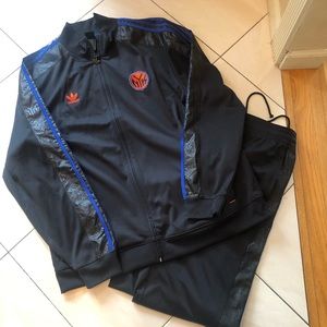 Men’s Limited Edition Knicks Track Suit🎉🎉XL
